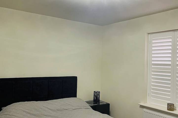 House-Sleeps 8 -Parking-Garden in Kettering, Northamptonshire