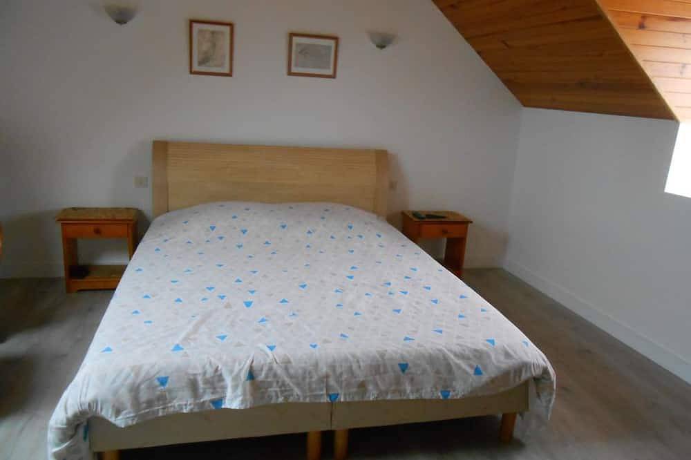 Gîte dans maison de caractère, au calme, entre mer et campagne, 5 personnes in Douarnenez, Région de Quimper
