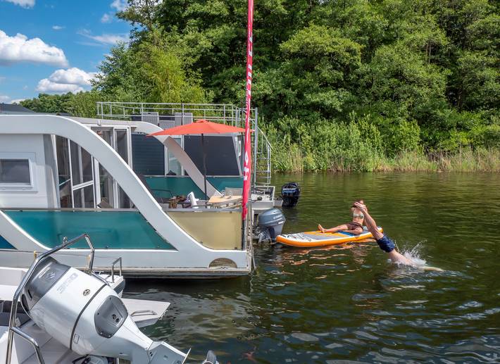 Hausboot für 2 Personen, mit Terrasse an der Müritz