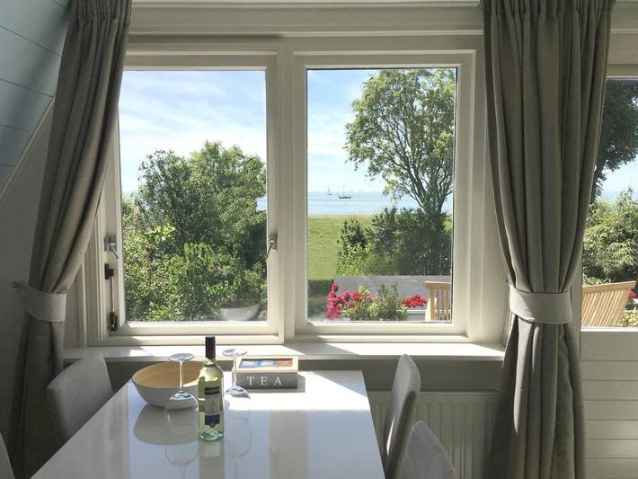 Ferienwohnung für 4 Personen, mit Balkon und Terrasse sowie Seeblick und Ausblick