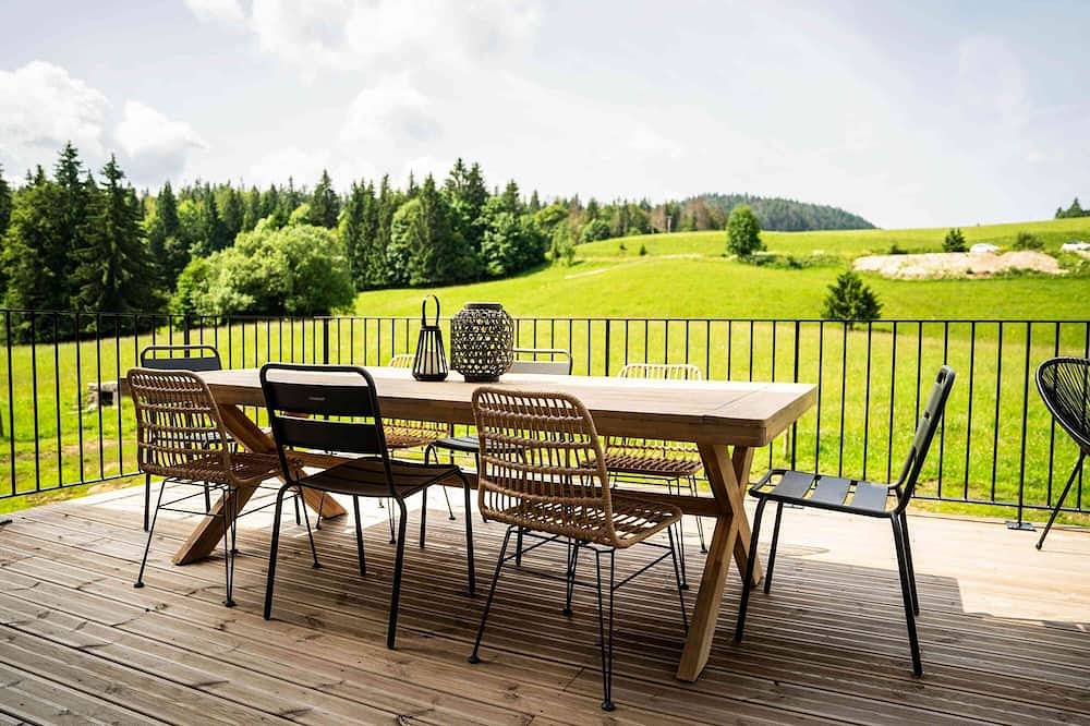 Entire apartment, Gîte d'exception avec vue panoramique en pleine nature in Prémanon, Parc naturel régional du Haut-Jura