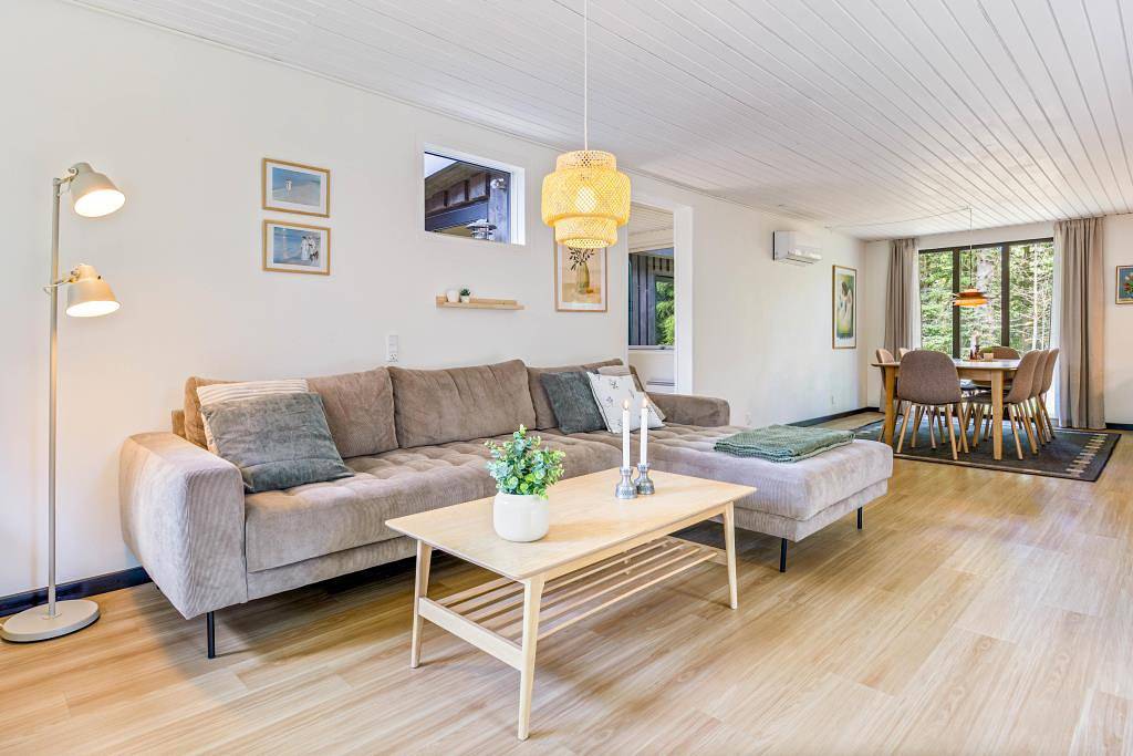 Classic holiday home with wood-burning stove in Lodberg Hede in Lodbjerg Hede, Ringkøbing