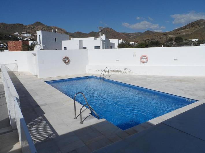 Apartamento de vacaciones para 4 personas, con jardín además de vistas y piscina - 1