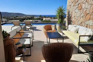 Cottage pour 10 personnes, avec terrasse et jardin dans Plage de Lozari