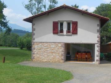 Gîte pour 8 personnes, avec terrasse ainsi que jardin et vue à Saint-Jean-le-Vieux