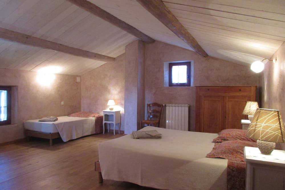 Charmantes Dorfhaus in der Nähe von Bédoin, am Fuße des Mont Ventoux in Crillon-le-Brave, Parc naturel régional du Mont-Ventoux