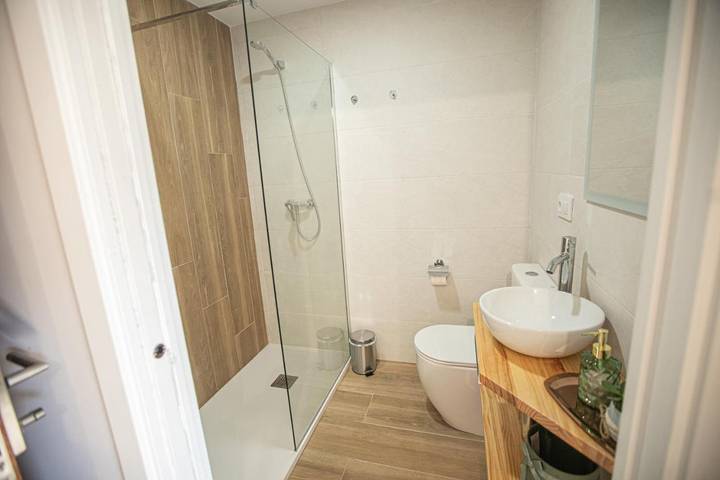 Gîte pour 2 personnes, avec vue ainsi que jardin et terrasse dans O Pedrouzo - 4