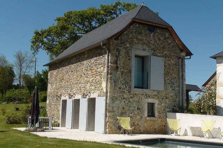 Gîte pour 4 personnes, avec jardin ainsi que piscine et terrasse à Lucq-de-Béarn