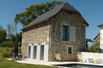 Gîte pour 4 personnes, avec piscine ainsi que terrasse et jardin à Lucq-de-Béarn