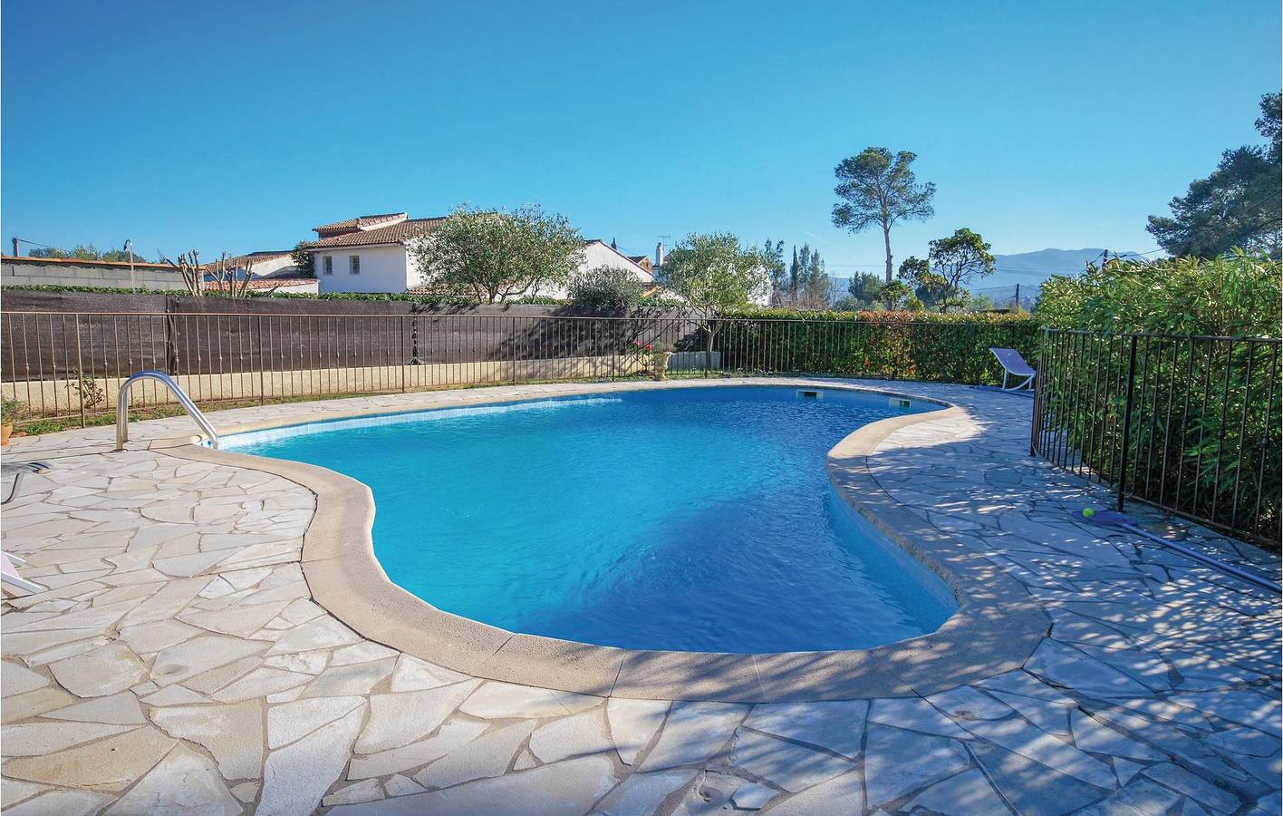 Appartement de vacances entier, Poolside Pad : Parking, TV, & Internet - Roquebrune 2.5km in Roquebrune-sur-Argens, Région de Draguignan