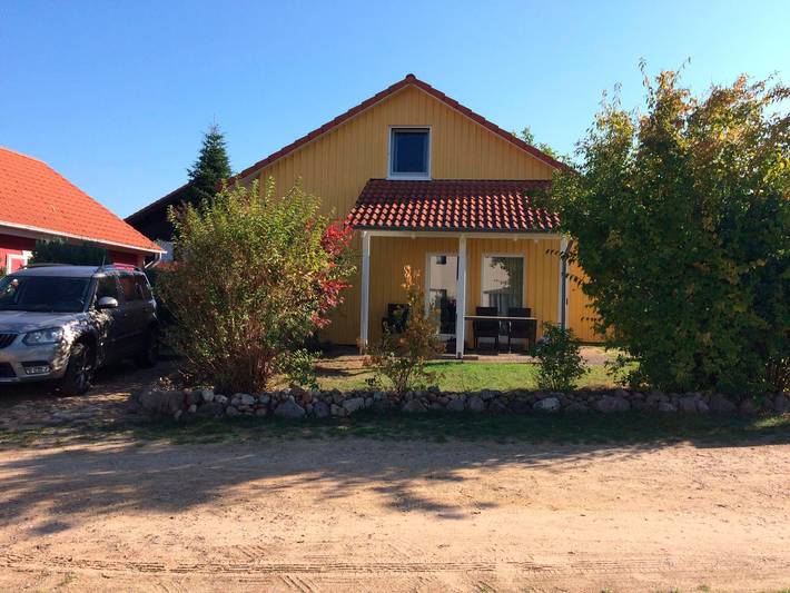 Ferienhaus für 5 Personen, mit Terrasse und Seeblick sowie Sauna in Zislow