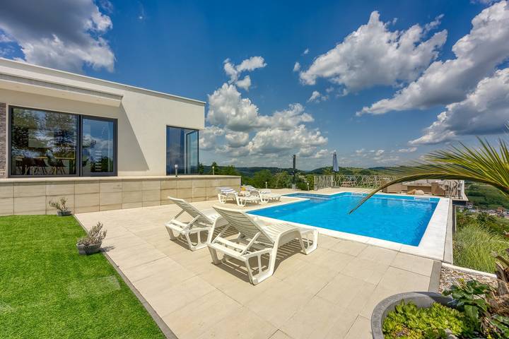 Villa für 6 Personen, mit Garten und Pool - 1