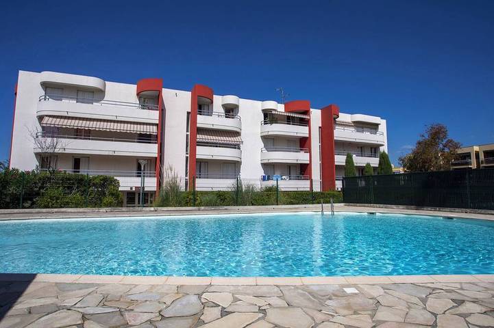 Location de vacances pour 2 personnes, avec balcon et piscine, animaux acceptés dans Cros de Cagnes