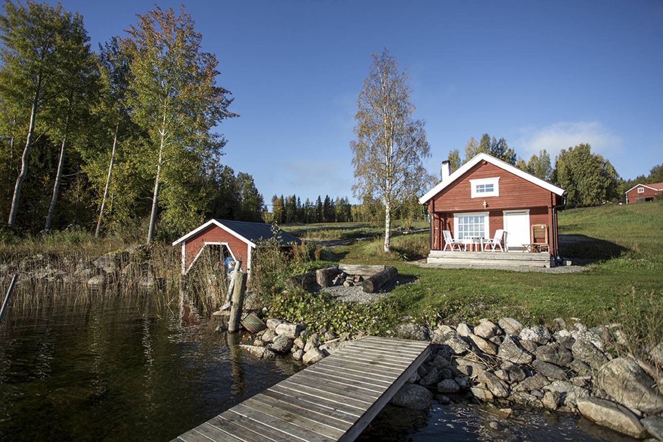 Wunderbares Ferienhaus direkt am See mit Sauna, Wifi und Wildnisbad (mietbar) in Jämtland