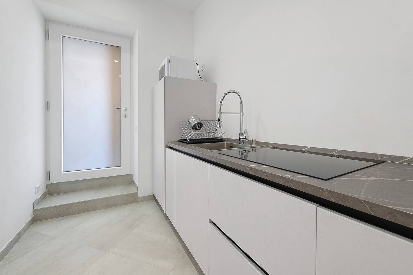 Appartamento intero, Appartamento 'Nora' con Giardino in Comune, Wi-Fi e Aria Condizionata in Polpenazze del Garda, Prealpi Gardesane