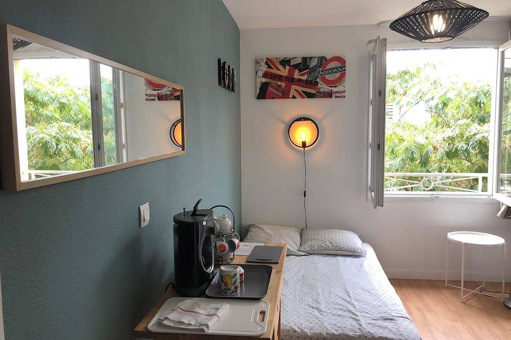 Entire apartment, Charming air-conditioned studio - free parking - Aix en Provence in Le Tholonet, Aix-en-Provence region