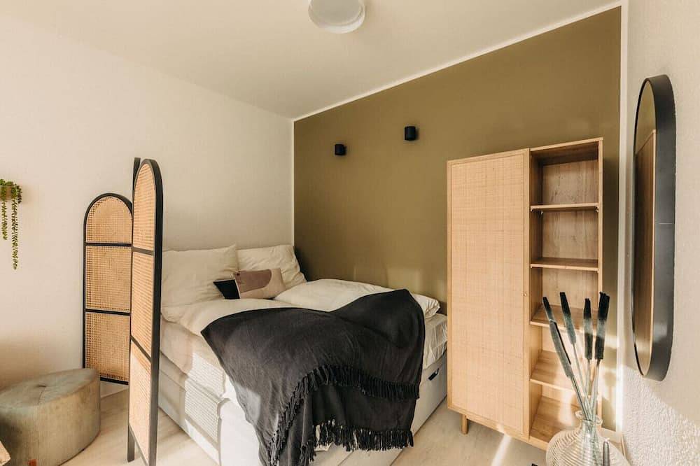 Geheel appartement, Aesthetic Studio for Design Lovers in Düsseldorf-Friedrichstadt, Düsseldorf