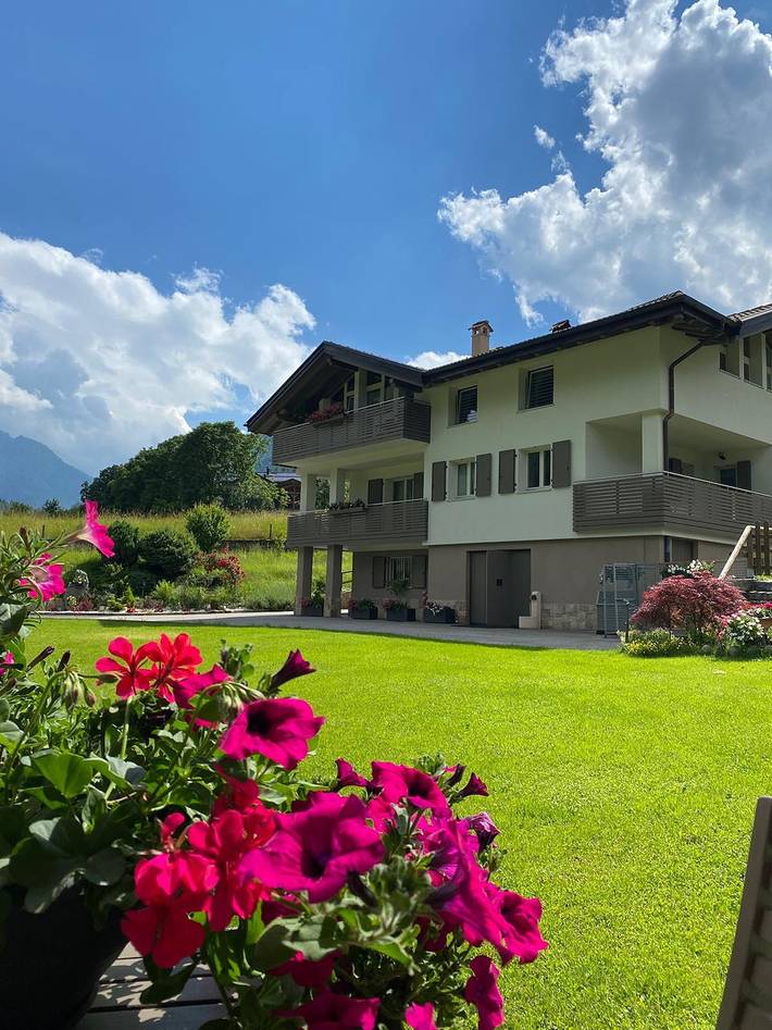 Hel lejlighed, Apartment "Casa Nova" with Mountain View & Private Garden in Villa Rendena, Porte di Rendena