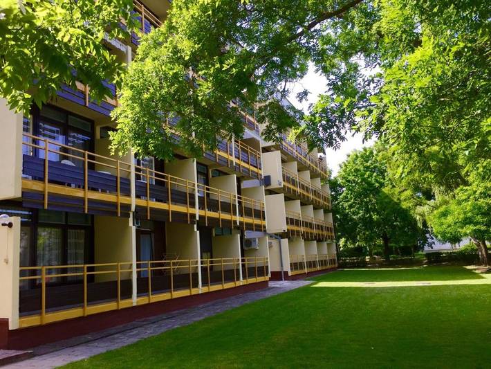 Aparthotel para 5 personas, con balcón y jardín - 1