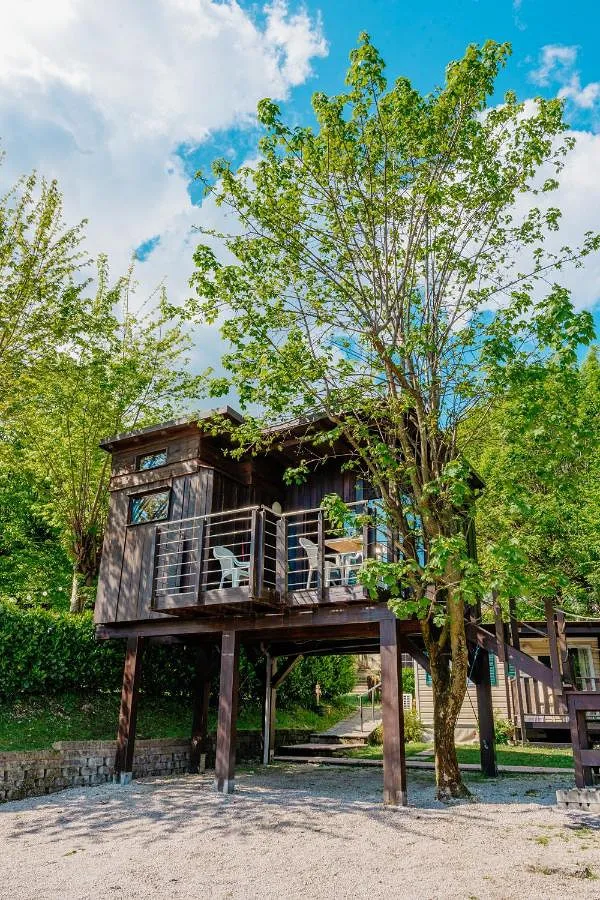 Camping für 4 Personen, mit Garten und Pool sowie Terrasse - 1