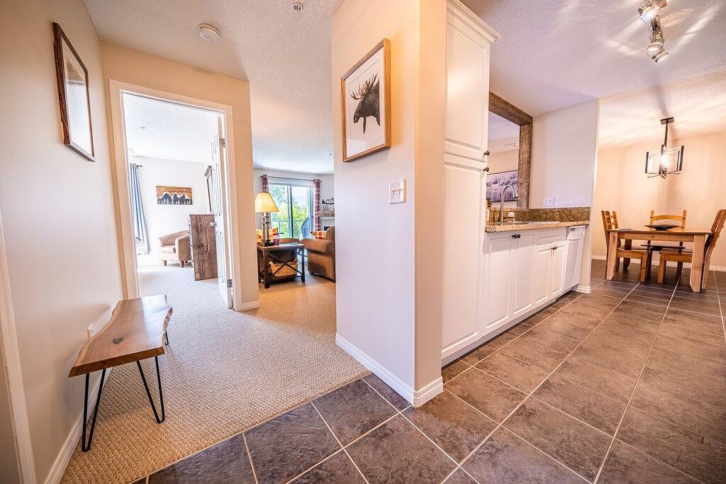 Ganze Wohnung, 2-Bedroom 2-Bathroom Condo with Mountain Views in Radium Hot Springs, Kootenay-Nationalpark