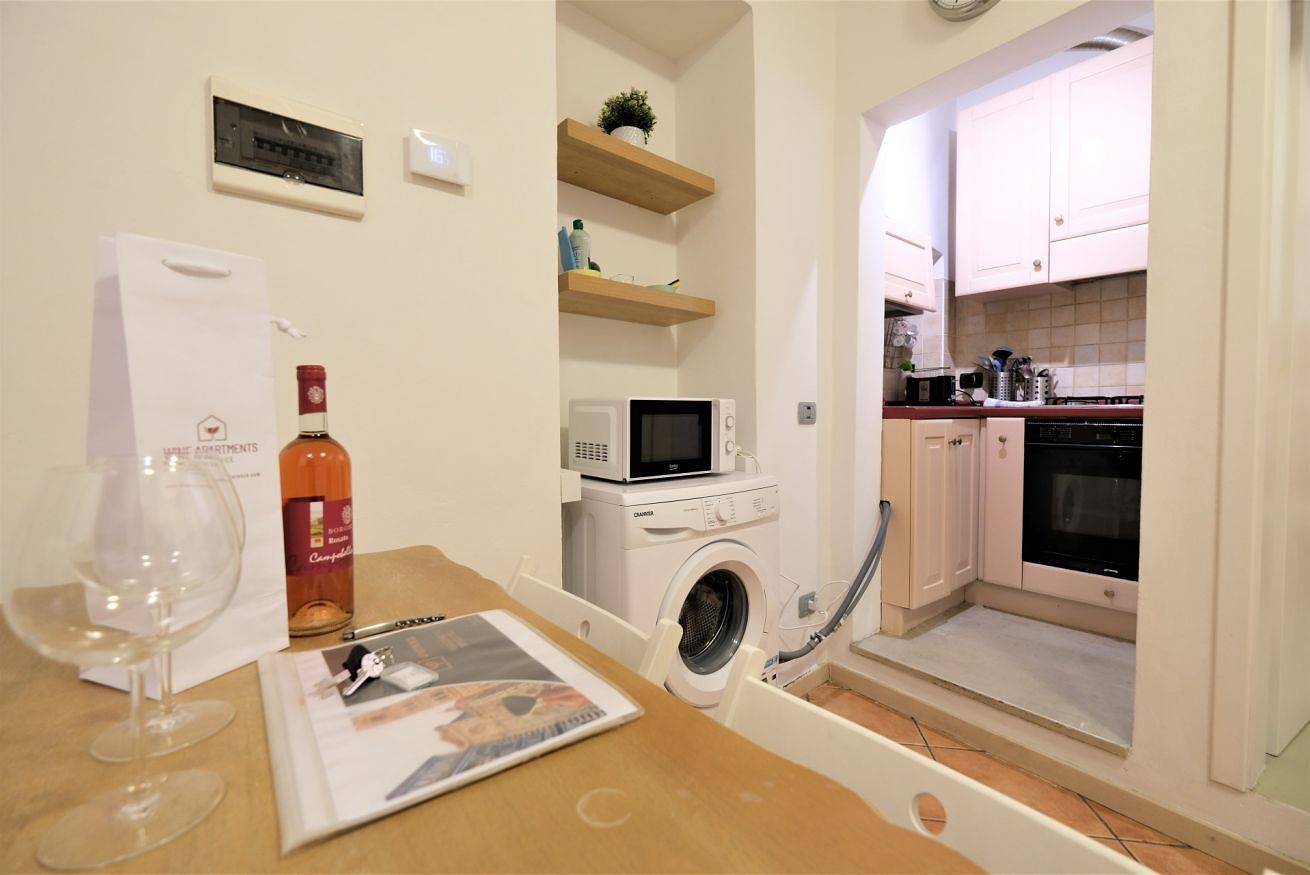Entire apartment, Wine Apartments Florence Dolcetto in Florence city center, Florence