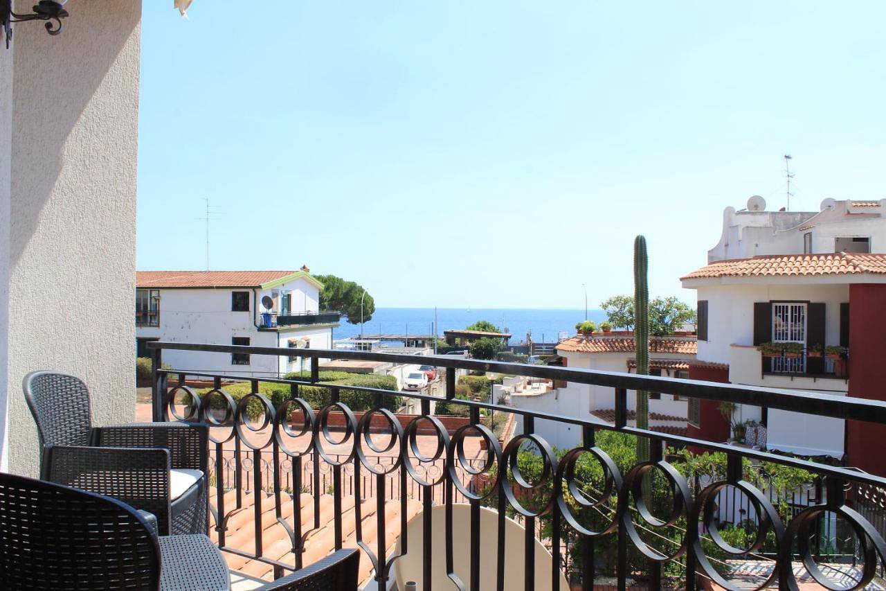 Appartamento intero, Two-Bedroom Apartment in Cannizzaro, Aci Castello