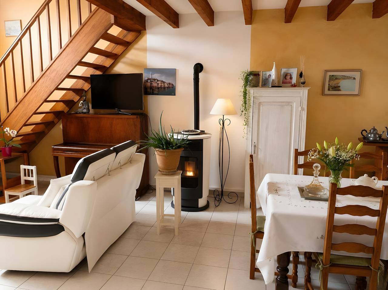 Villa 6 personnes avec piscine privée et Wi-Fi in Brue-Auriac, Région de Brignoles