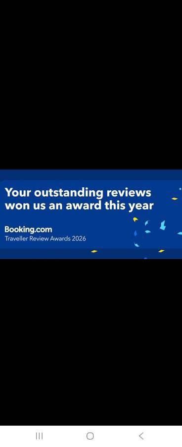 Location de vacances pour 12 personnes, avec piscine ainsi que vue et jardin à Ceyreste - 2