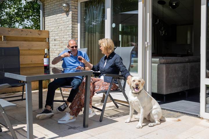 Bungalow für 6 Personen, mit Balkon/Terrasse und Terrasse sowie Garten und Sauna in Friesland - 4