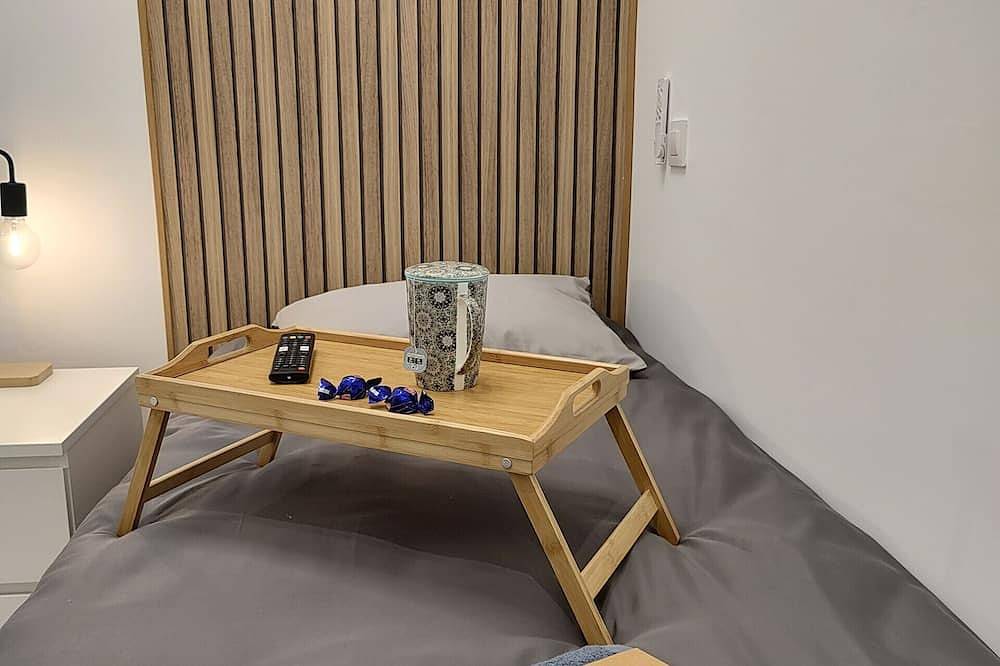 Singapore: room with comfort and shared areas Gran Via-Madrid in Centro (Madrid), Madrid