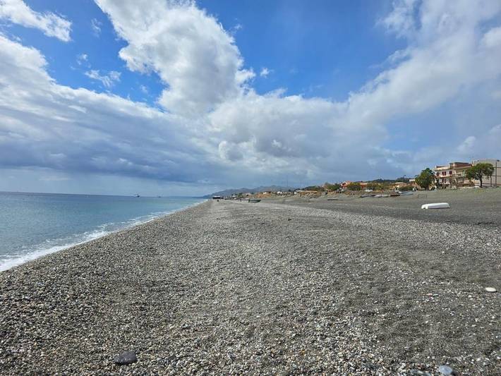 Gîte pour 5 personnes, avec vue et balcon à Alì Terme - 3