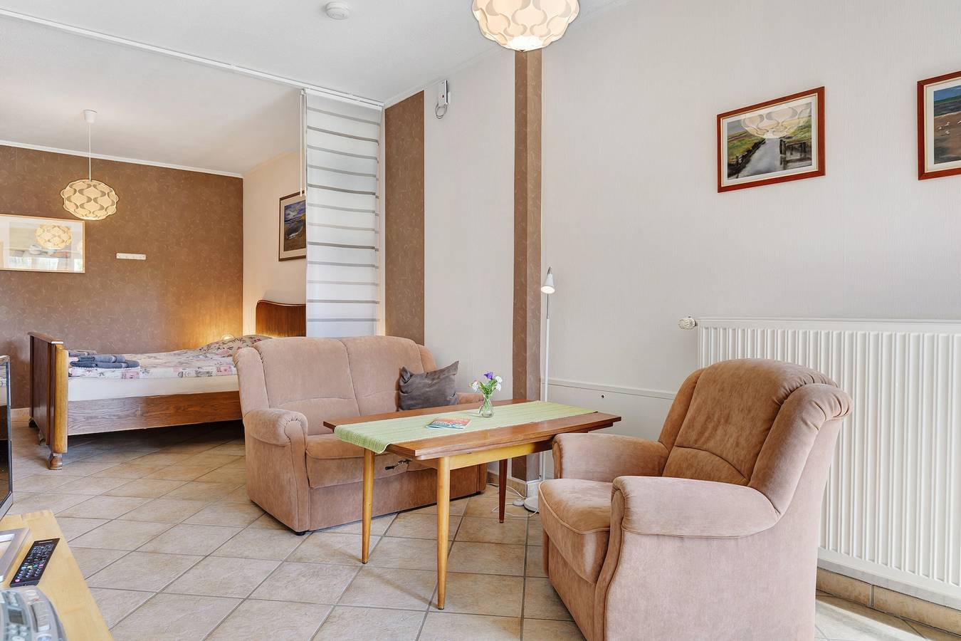 Ganze Wohnung, Ferienwohnung 'Lüttmoor' mit Privatterrasse, Gemeinschaftsgarten und Wi-Fi in Nordstrand (Gemeinde), Nordseeküste