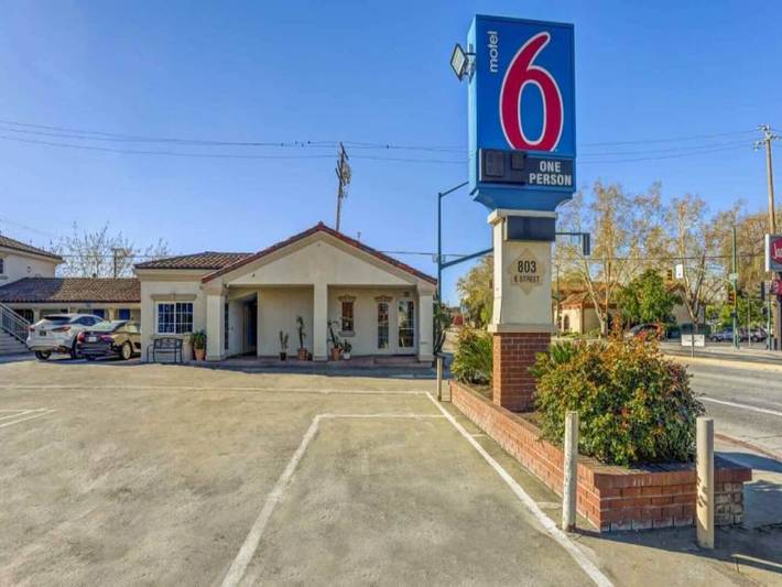 Ganze Wohnung, 1 Vollbett | Rauchen | Kühlschrank in Yuba County