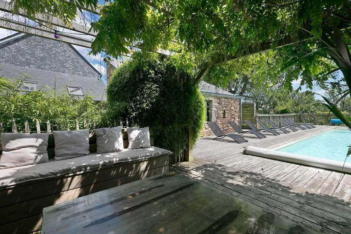 Holiday home “La Grande Jeane” with private pool, terrace, and Wi-Fi in Béganne, Vannes region
