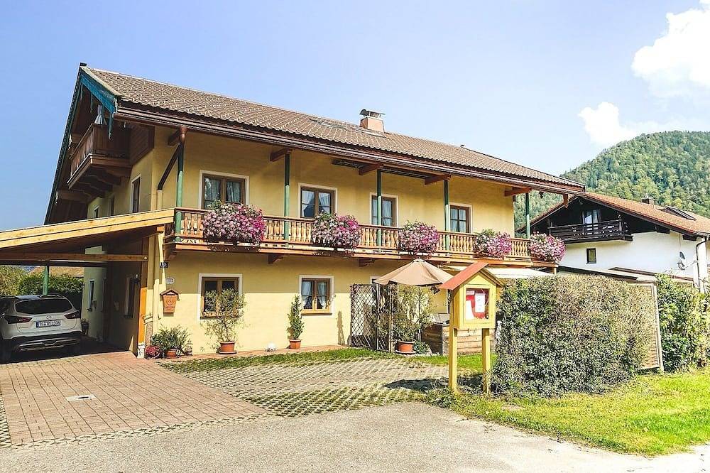 Apartamento entero, Ferienwohnung -4- , Balkon, Küche, 2 Schlaf- und 1 Wohn-/schlafzimmer, max 4 Pers. Wlan in Ruhpolding, Alpes Bávaros