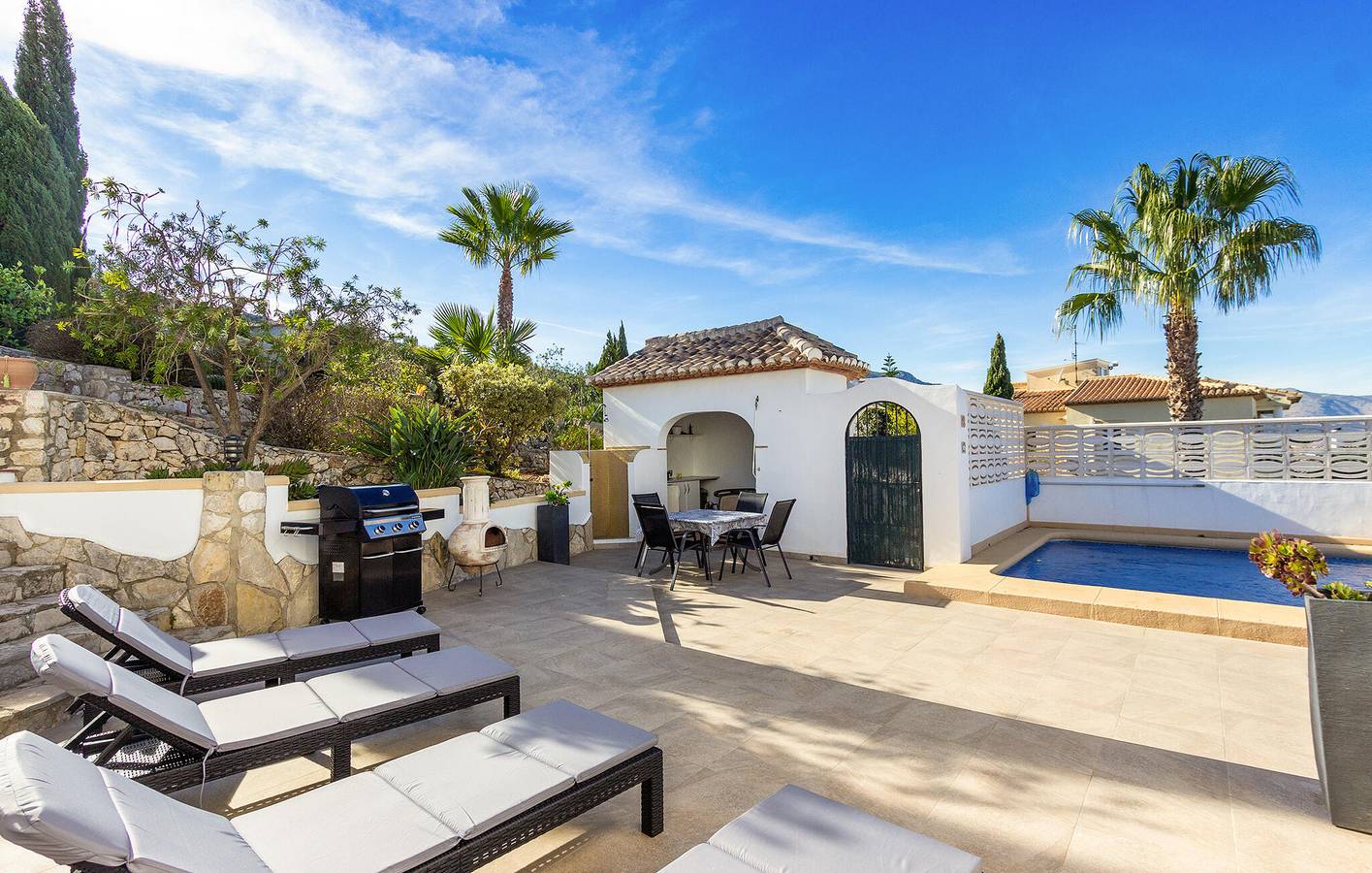 Amplio apartamento de 180 m2 con piscina, terraza y WiFi in Ráfol de Almunia, Costa Blanca