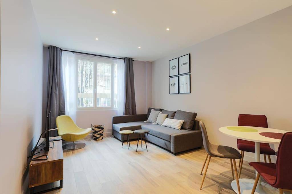 Appartement entier, One-Bedroom Apartment in Montrouge, Hauts-de-Seine