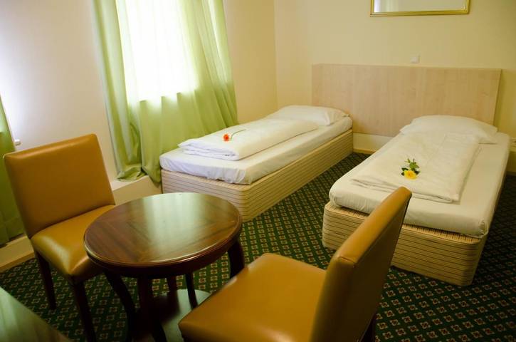 Hotel para 4 personas, con vistas y terraza - 1