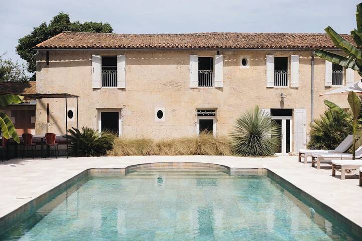 Location de vacances pour 8 personnes, avec Balcon ainsi que Jardin et Piscine à Saint-Seurin-de-Cadourne