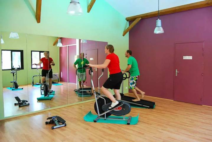 Camping pour 6 personnes, avec sauna ainsi que terrasse et piscine, animaux acceptés dans le Lot - 3