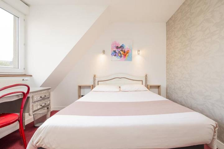 Hôtel pour 2 personnes, avec terrasse et jardin, animaux acceptés à Saint-Hilaire-du-Harcouët - 4