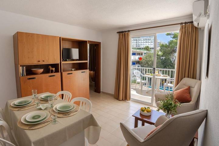 Gîte pour 2 personnes, avec piscine ainsi que jardin et bassin pour enfant à Cala Llonga - 4