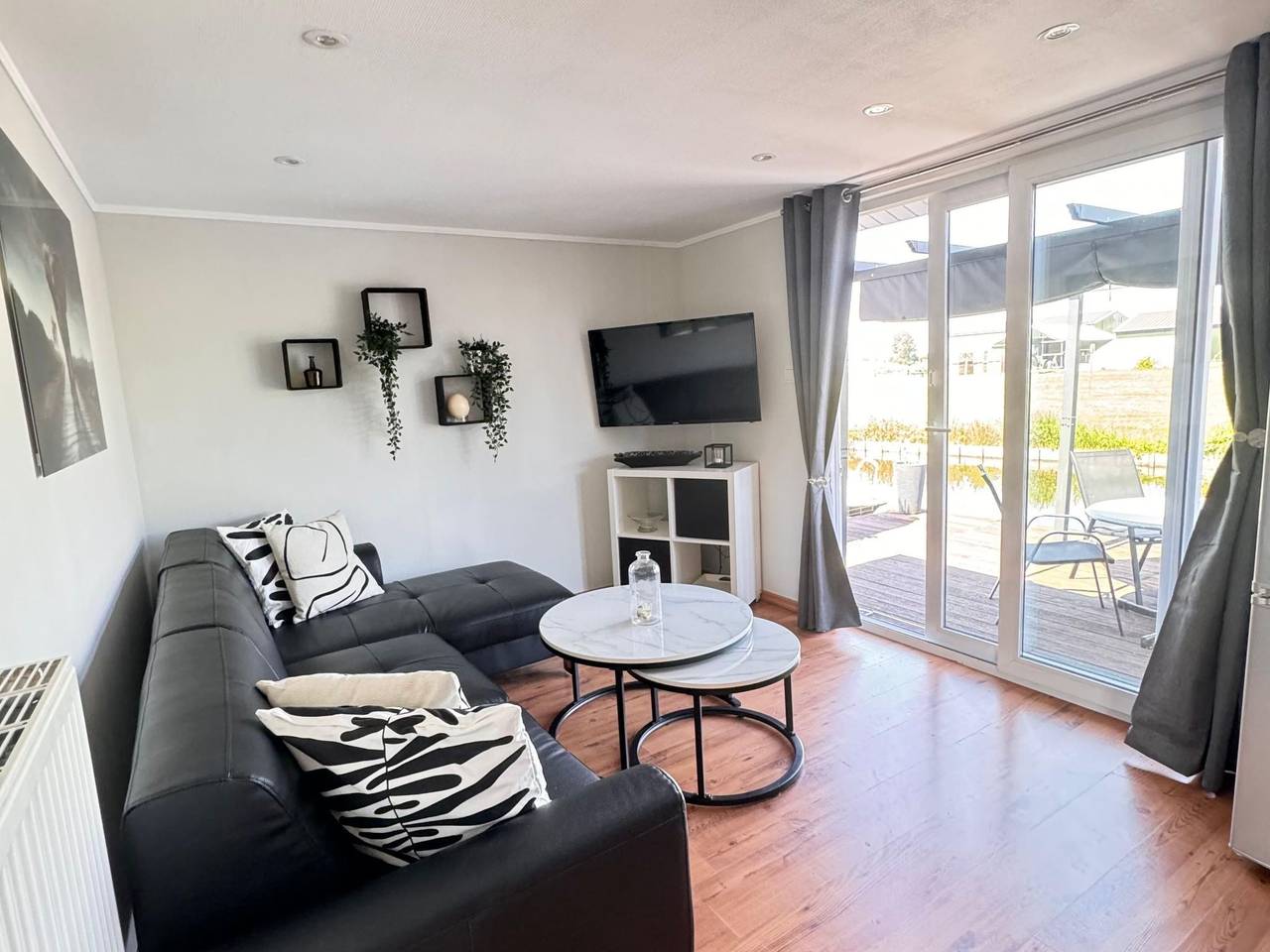 Ela mit Holzgrill, Garten und Terrasse in Ijsselmeer