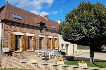 Gîte pour 11 personnes, avec terrasse et jardin à Aix-en-Othe