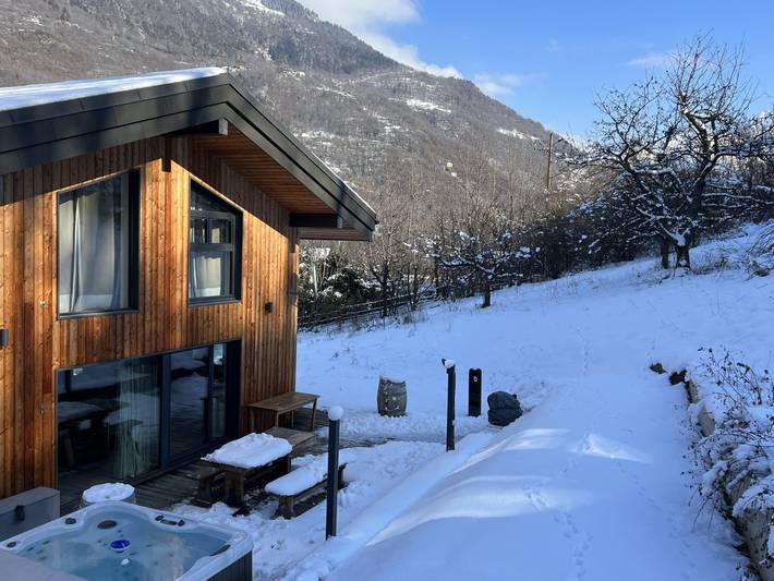 Chalet pour 12 personnes, avec terrasse ainsi que jacuzzi et jardin
