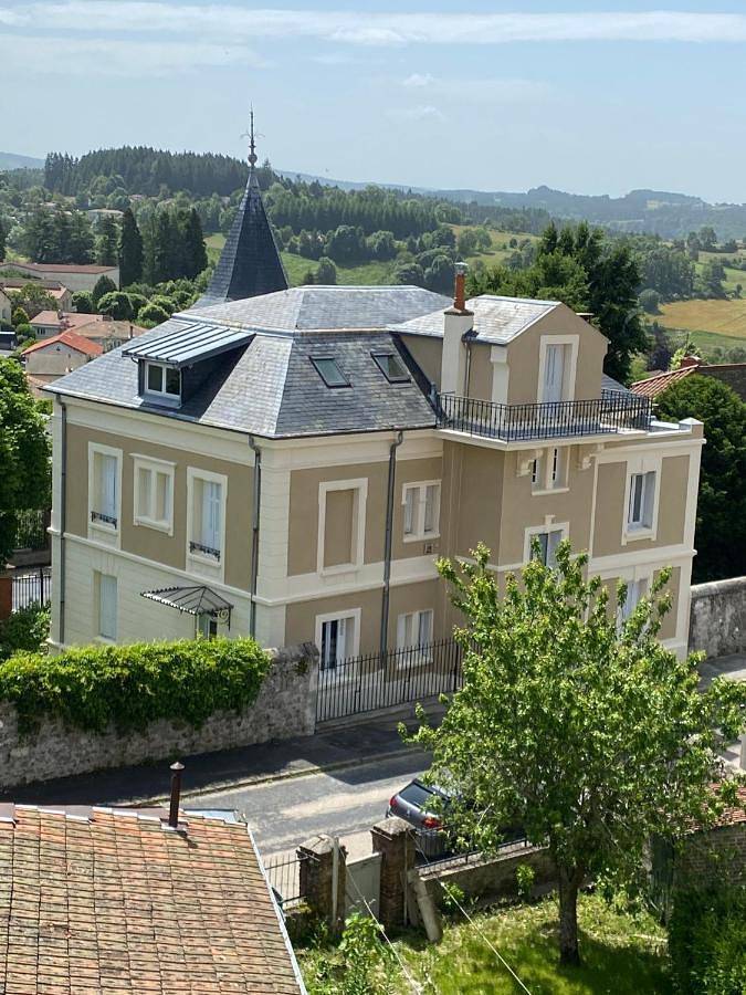 Location de vacances pour 2 personnes, avec piscine ainsi que vue et jardin à Saint-Didier-en-Velay
