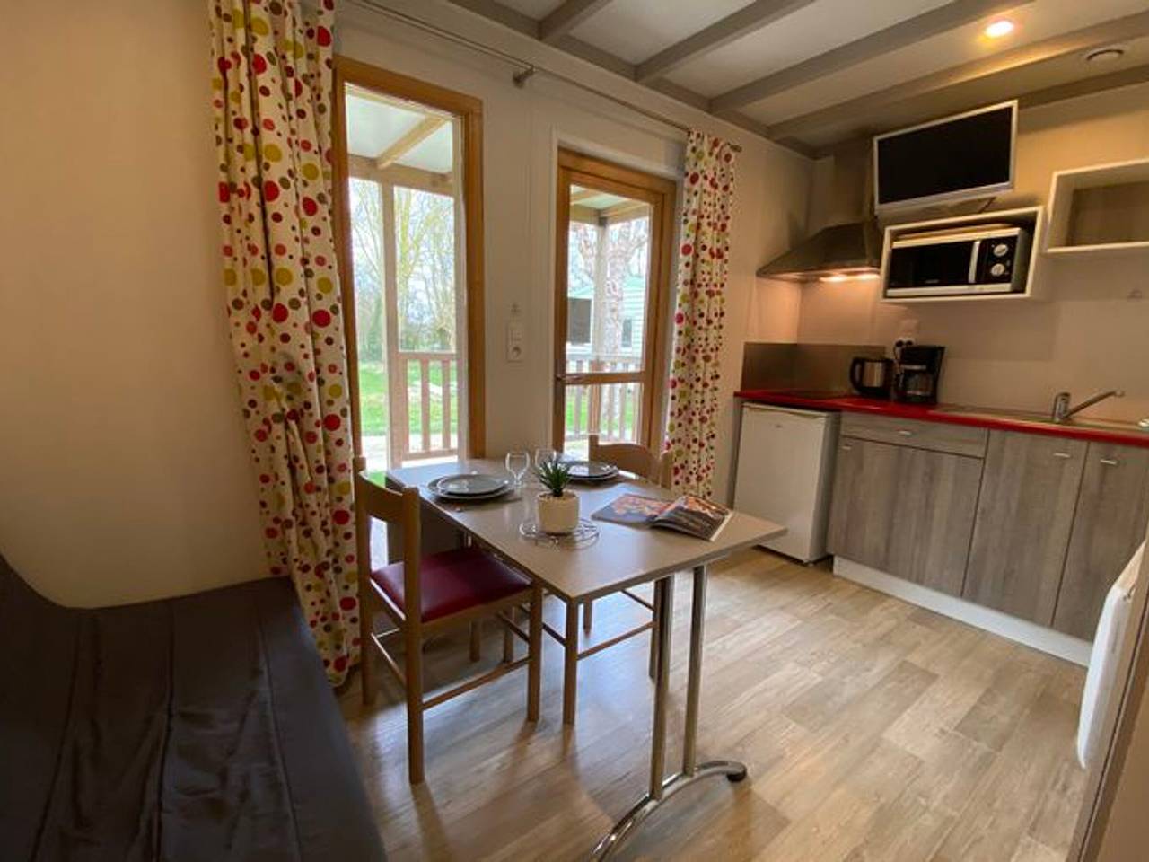 Chalet confortable avec terrasse pour 2 personnes in Coulon, Région de Niort