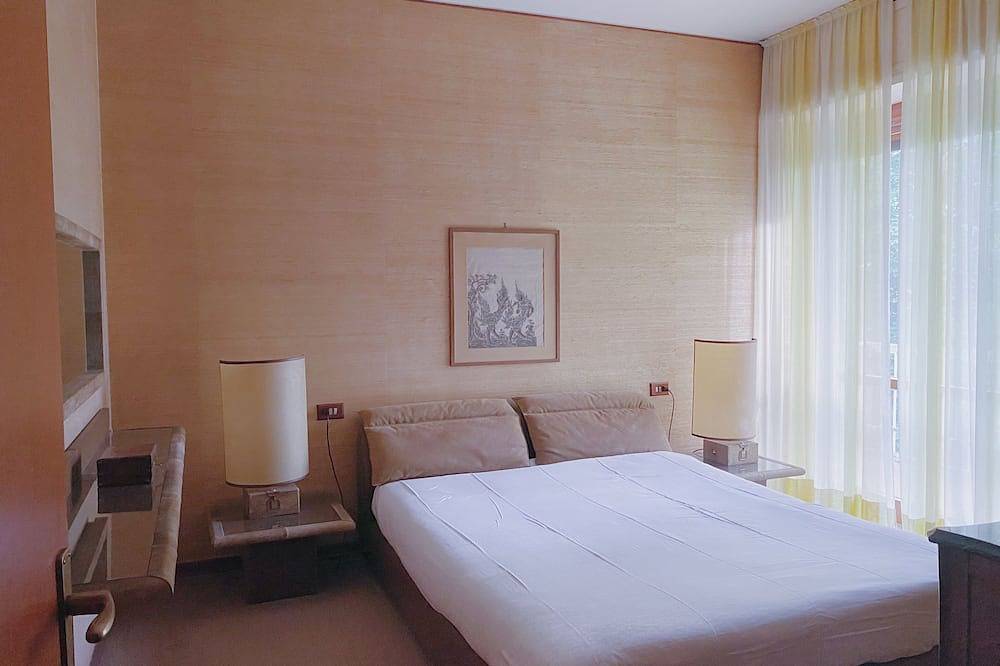 Appartamento intero, Spacious 3 bdr / 2 bath, 5 min from Varese Downtown in Varese, Provincia di Varese
