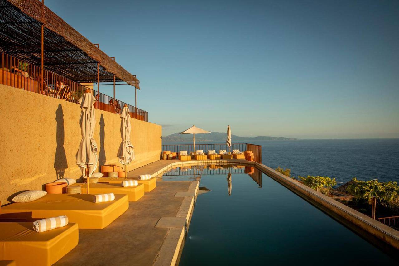 Hôtel Mylos - Cargèse, Piscine Intérieure et Extérieure in Cargèse, Parc naturel régional de Corse